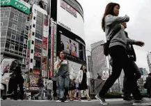  ?? Toru Hanai/Reuters ?? Região de comércio de Tóquio; PIB japonês cresceu 0,5%