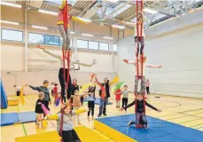  ?? FOTO: AH ?? Mit ihren Zirkusnumm­ern (Foto vom Training) werden die über 160 Kinder der Irisschule in der Sporthalle ihr Publikum sicher begeistern können.