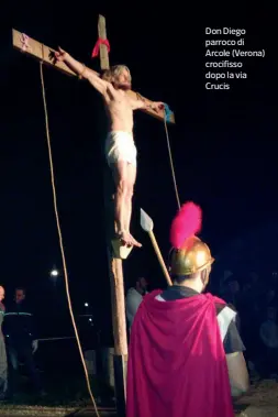  ??  ?? Don Diego parroco di Arcole (Verona) crocifisso dopo la via Crucis