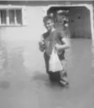  ??  ?? Fotografij­a pokazuje dokud je za poplave došla voda u kuću Marka Brčine
