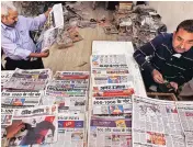  ?? PHOTO: REUTERS ?? A man reads a cover story in a daily national newspaper at a roadside stall in Allahabad