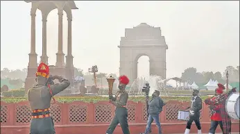  ?? ANI ?? An Army official carries torch with flame of Amar Jawan Jyoti to merge with the flame at the National War Memorial, in Delhi.