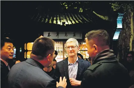  ?? [ Reuters] ?? Apple-Chef Tim Cook arrangiert sich mit dem Regime in Peking, um das Wachstum seines Konzerns nicht zu gefährden.