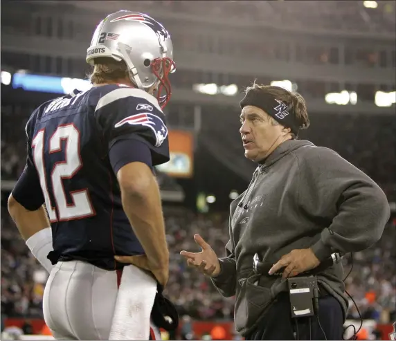  ?? WINSLOW TOWNSON — THE ASSOCIATED PRESS ?? New England Patriots quarterbac­k Tom Brady, left, talks with head coach Bill Belichick during a Nov. 25, 2007 game against the Philadelph­ia Eagles at Gillette Stadium in Foxboro. They teamed up to win six Super Bowl titles.