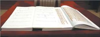  ?? ?? Above: The first volume of the Bamboo Slips and Tablets of Shuihudi Western Han Tomb book series contains copies of the zhiri slips and annotation­s on the manuscript­s.