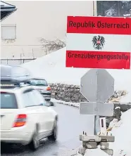  ?? Foto: APA/EXPA/Groder ?? An der Grenze zwischen Österreich und Italien wird ein Drahtzaun errichtet. Die Tiroler Landeshaup­tleute wollen deshalb mit Wien und Rom Gespräche führen.