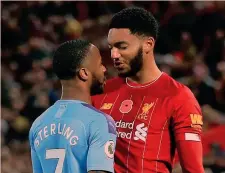  ?? AP ?? Tensione Sterling e Gomez faccia faccia durante Liverpool-City