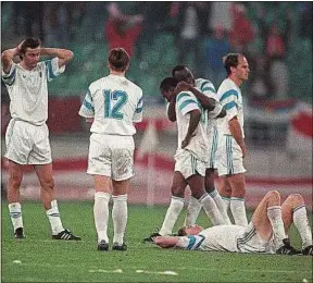  ??  ?? Les Marseillai­s de Stojkovic (n°12) abattus après la finale perdue en 1991.