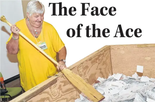  ?? JOE GIBBONS/THE TELEGRAM ?? Carol O’brien gives the tickets a good stir at a recent Chase the Ace Draw in the Goulds.