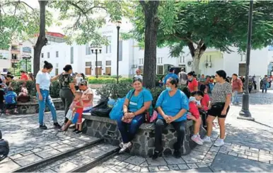  ?? ?? GÉNERO. El 56% de las mujeres en Honduras se concentra en las zonas urbanas, según el INE.