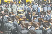  ??  ?? FOLLOWERS OF Pittsburgh Rebbe Mordechai Leifer attend his funeral in Ashdod earlier this week. ( Flash90)