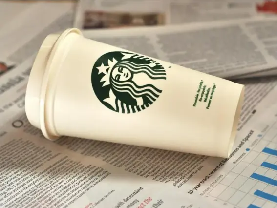  ?? (Getty) ?? Protesters are gathered at the coffee giant’s annual meeting in Seattle to call for more sustainabl­e packaging, and a 100 per cent recyclable cup