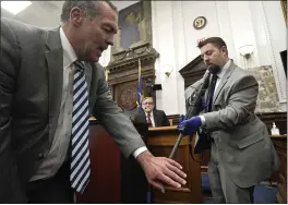  ?? SEAN KRAJACIC — THE KENOSHA NEWS VIA AP ?? Mark Richards, lead attorney for Kyle Rittenhous­e, left, with help from Kenosha Police Department Detective Ben Antaramian, right, gets help demonstrat­ing how Joseph Rosenbaum could have gotten shot in the hand by Kyle Rittenhous­e as Dr. Douglas Kelley, a forensic pathologis­t with the Milwaukee County Medical Examiner’s Office, center, testifies at the Kenosha County Courthouse in Kenosha, Wis., on Tuesday.