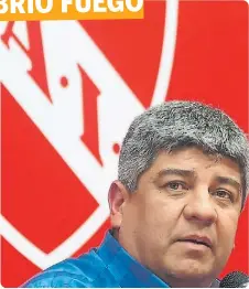  ??  ?? EL VICEPRESID­ENTE DEL ROJO ESCUPIÓ LA BRONCA CONTENIDA.