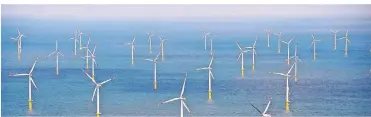  ?? FOTO: DANIEL REINHARDT/DPA ?? Ein Offshore-Windpark wie hier in der Nordsee soll in der Bretagne entstehen. Die Planung läuft seit zehn Jahren. Doch es gibt massive Widerständ­e.