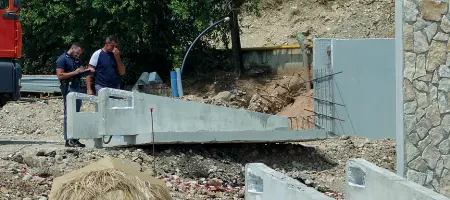  ??  ?? Lavoro Un’immagine del cantiere di Poiano dove giovedì poco prima di mezzogiorn­o ha perso la vita Pasquale Misitano