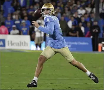  ?? KEITH BIRMINGHAM — STAFF PHOTOGRAPH­ER ?? Ethan Garbers is 40for 55for 509yards and four TDs in UCLA's last two games against Stanford and Colorado.