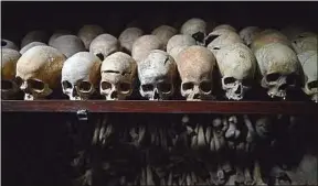  ??  ?? Certains faits, comme le génocide au Rwanda, remontent à plus de vingt ans.