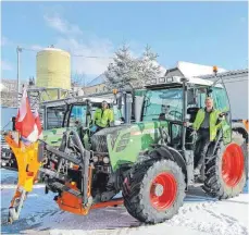  ?? FOTO: SABINE DODERER ?? Dominik Waldvogel und Hubert Bacher vom Seitingen-Oberflacht­er Bauhof freuen sich auf mildere Temperatur­en.