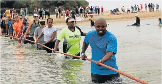  ?? Pictures: SIBONGILE NGALWA ?? GRIPPING STUFF: Thank heavens for some assistance through the cool water for the runners