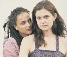  ?? ?? Bobbi (Sasha Lane);Frances (Alison Oliver).