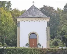  ?? RP-FOTO: HANS-JÜRGEN BAUER ?? Die Kapelle auf dem Friedhof in Gerresheim wurde 1908 erbaut und ist in entspreche­nd schlechtem Zustand.