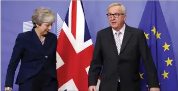  ?? FOTO: AP ?? Den britiske premiermin­ister Theresa May og EU's komissions­formand Jean-Claude Juncker fotografer­et for nylig i forbindels­e med Storbritan­niens aftale om at forlade EU. Danmark bør gå samme vej, mener Pernille Vermund.