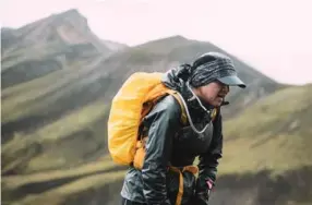  ?? CORTEsÍA ?? Sandra Mejía debía correr con una mochila de 10 kilos, donde llevaba su alimentaci­ón, durante la competenci­a.