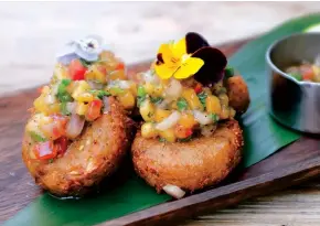  ??  ?? Miss Green fried crab cake with mango salsa — Photos by Patsy Yang