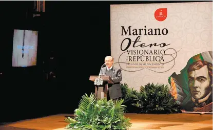  ??  ?? Luis María Aguilar Morales encabezó el homenaje al jurista Mariano Otero Mestas.