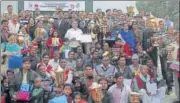  ?? DEEPAK GUPTA / HT PHOTO ?? The winners at the closing ceremony of the chrysanthe­mum and coleus show at NBRI Lucknow on Sunday.