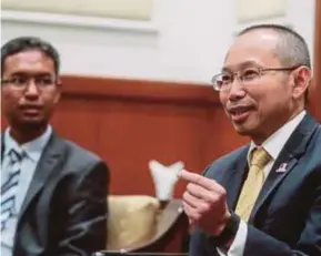  ?? PIC BY HAFIZ SOHAIMI ?? There is still room to increase financial services stocks in terms of listed syariah-compliant entities on the local bourse, says Permodalan Nasional Bhd group chairman Tan Sri Abdul Wahid Omar (right).