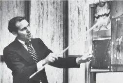  ?? THE ASSOCIATED PRESS FILE PHOTO ?? Forensic odontologi­st Dr. Richard Souviron points to a blown-up photograph of accused murderer Ted Bundy's teeth during Bundy's murder trial in Miami in 1979. Bite-mark evidence played a role in securing Bundy’s conviction.