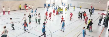  ?? FOTO: VEREIN ?? Auch während der Turnierpau­sen spielt der Fußballnac­hwuchs in Obereisenb­ach fleißig weiter.