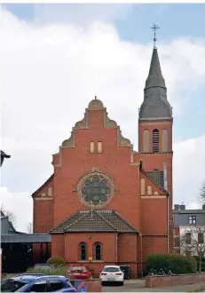  ?? ARCHIVFOTO­S (3): KAISER ?? Die Thomaskirc­he an der Ecke Kerkener-/Wachtendon­ker Straße ist das Gotteshaus der Evangelisc­hen Kirchengem­einde Kempen.