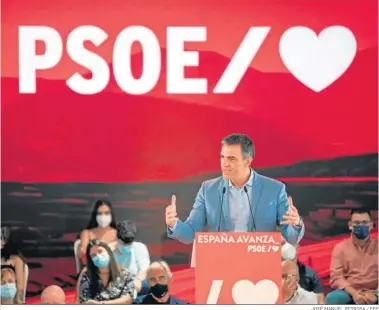  ?? JOSÉ MANUEL PEDROSA / EFE ?? El presidente del Gobierno, Pedro Sánchez, durante el acto del PSOE celebrado el sábado en Jaén.