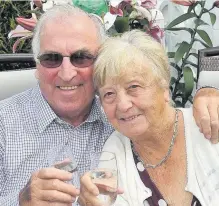  ??  ?? CheersDunc­an and Margaret will celebrate 60 years together