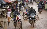  ?? ?? Des chauffeurs de moto taxi à Freetown, au Sierra Leone