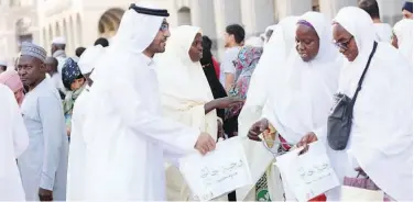  ?? WAM ?? ↑ The delivery of the meals is being supervised by a special committee within the UAE Official Hajj Mission.