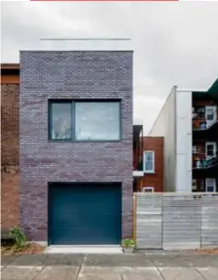  ??  ?? Microclima­t, which Maston co-founded, built this Montreal home in a little under two years. Alumilex windows overlook its laneway and brighten the interior to its core.