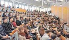  ?? FOTO: HOCHSCHULE BIBERACH ?? Familiäre Atmosphäre: Studenten in Biberach.