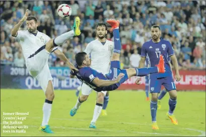  ?? PHOTO: GETTY IMAGES ?? Tomer Hemed ( centre) kept the Italian defence on its toes in Haifa