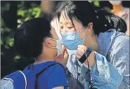  ?? REUTERS ?? ■
A mother kisses her child at an elementary school in Seoul, South Korea.