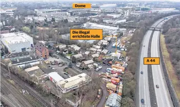 ?? RP-FOTO: ANDREAS ENDERMANN ?? Das Gelände der Schaustell­er in Düsseldorf-Rath aus der Luft. An der Stelle, wo nun die Halle steht, soll eine Straße das Gelände durchquere­n.