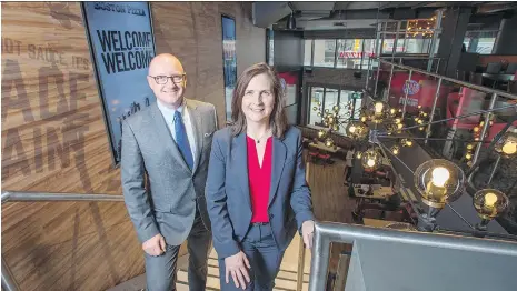  ?? PETER J. THOMPSON ?? Boston Pizza’s Alan Howie, executive vice-president of operations and developmen­t, and Helen Langford, senior vice-president of food services, at the company’s new flagship outlet in downtown Toronto. It plans another 25 urban locations in the next few...