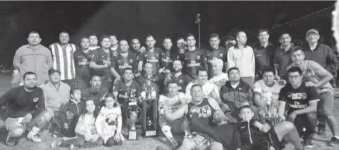  ?? FOTO: EL DEBATE ?? &gt; El Deportivo Veteranos se proclamó campeonísi­mo del torneo libre nocturno de Aguaruto.