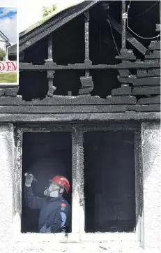  ?? PHOTOS: PETER MCINTOSH ?? Taking stock . . . Fire and Emergency New Zealand investigat­or Scott Lanauze examines an Oban St, Mosgiel house after it was damaged by fire on Monday night.