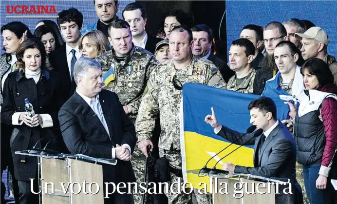  ?? Ansa/LaPresse ?? La sfida
Il presidente uscente Poroshenko (a sinistra) e l’attore Volodymyr Zelensky, in basso una manifestaz­ione elettorale