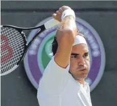  ?? FOTO: DPA ?? Kein guter Tag: Roger Federer scheitert auf seinem Lieblingsb­elag.