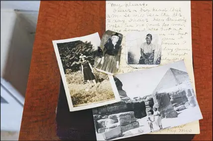  ?? MICHELLE V. AGINS / THE NEW YORK TIMES ?? These photos and a letter are among Richmond Jr.’s most prized family genealogic­al artifacts.